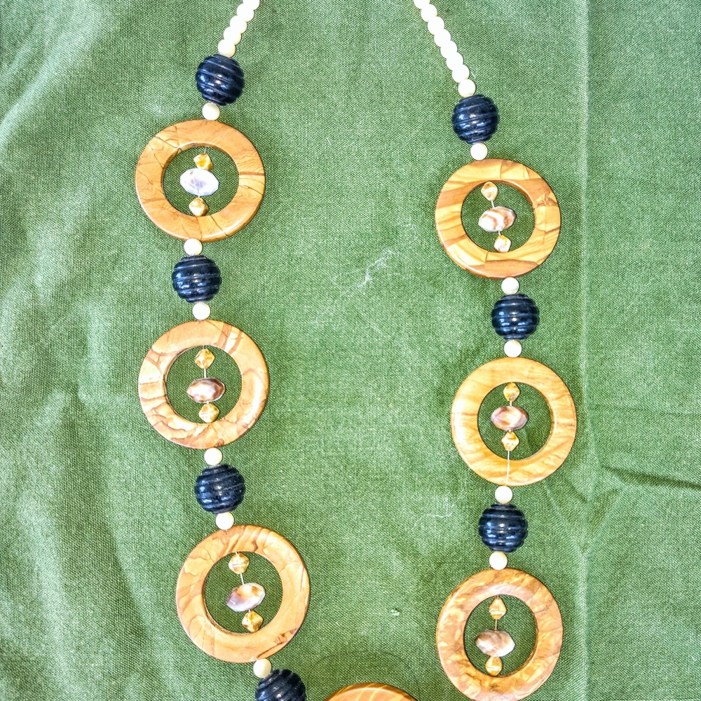 Elegant Gold and Black Necklace